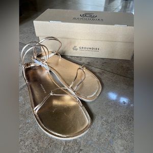 Groundies Cadiz Gold Sandals size 40 NWT